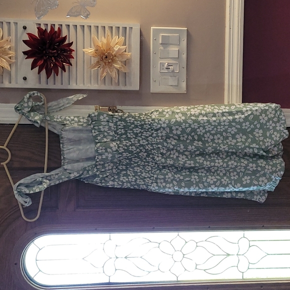 Sage and white romper size m - Picture 4 of 6